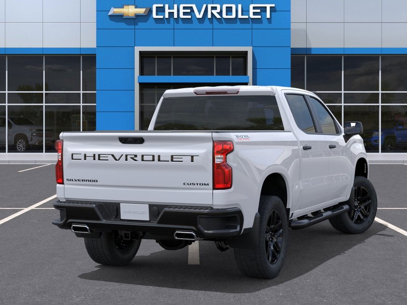 Chevrolet Silverado 1500 Vehicle Full-screen Gallery Image 4