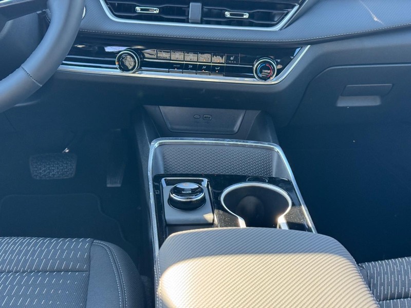 Chevrolet Equinox Vehicle Full-screen Gallery Image 9