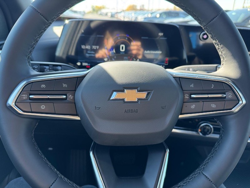 Chevrolet Equinox Vehicle Full-screen Gallery Image 12