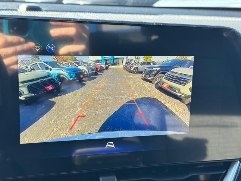 Chevrolet Equinox Vehicle Full-screen Gallery Image 18