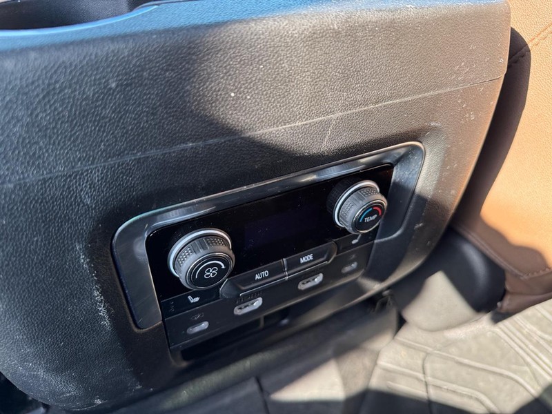 Chevrolet Tahoe Vehicle Full-screen Gallery Image 14