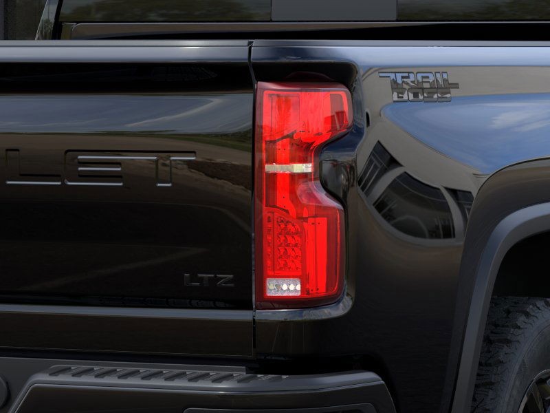 Chevrolet Silverado 2500HD Vehicle Full-screen Gallery Image 11