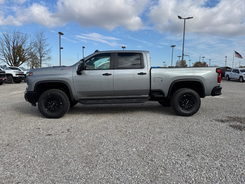 Chevrolet Silverado 2500HD Vehicle Full-screen Gallery Image 2