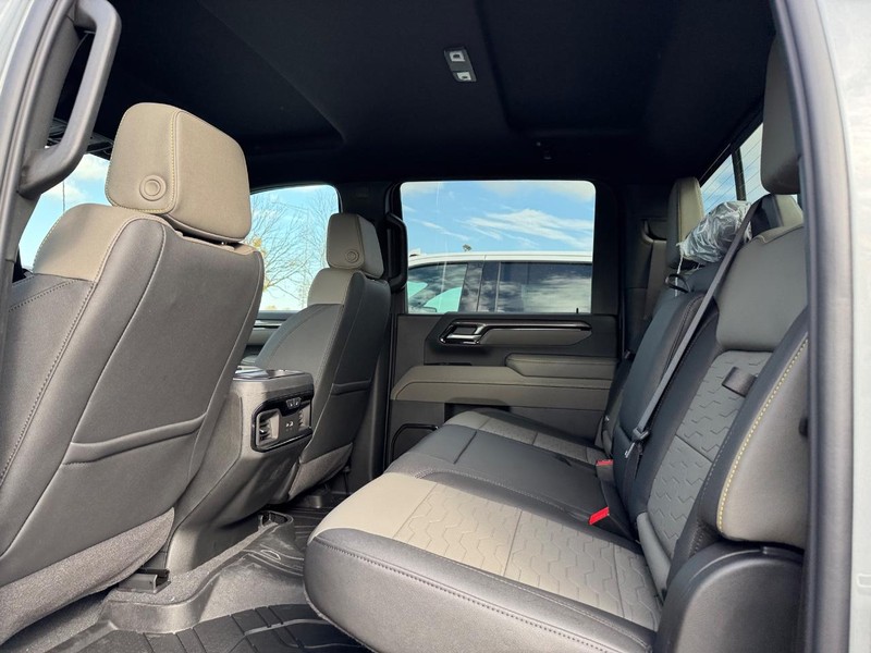 Chevrolet Silverado 2500HD Vehicle Full-screen Gallery Image 5