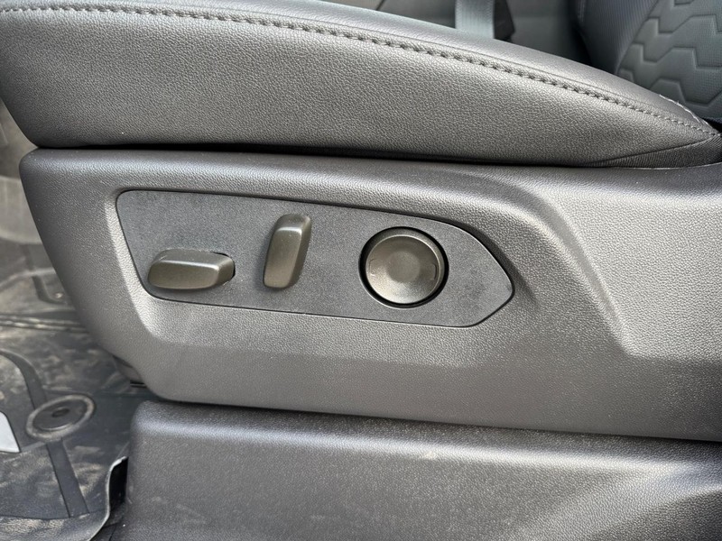 Chevrolet Silverado 2500HD Vehicle Full-screen Gallery Image 10