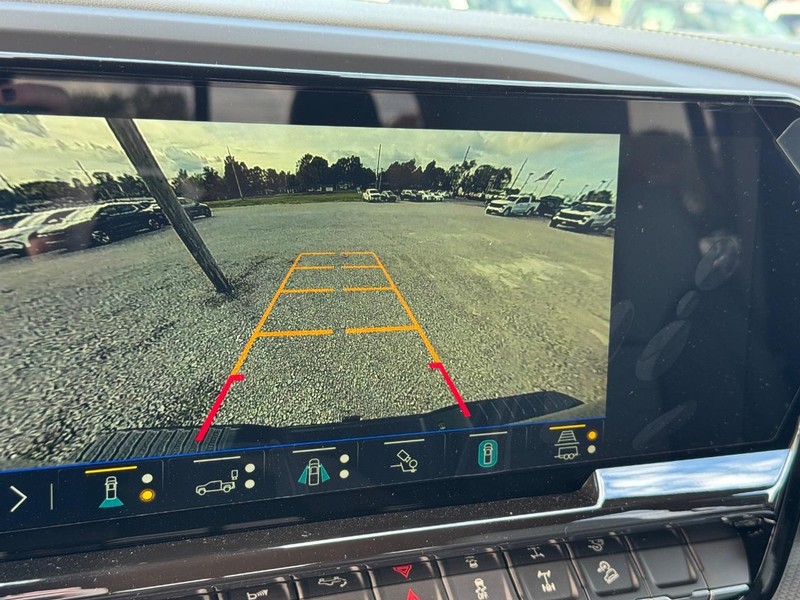 Chevrolet Silverado 2500HD Vehicle Full-screen Gallery Image 17