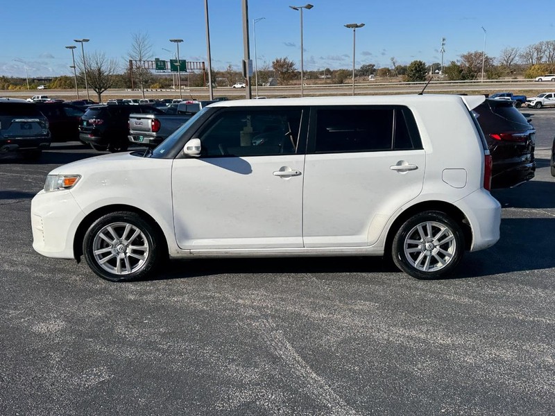 Scion xB Vehicle Full-screen Gallery Image 2