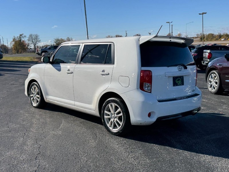 Scion xB Vehicle Full-screen Gallery Image 3