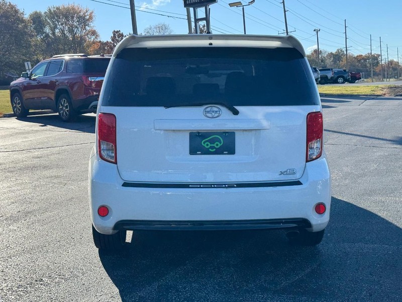 Scion xB Vehicle Full-screen Gallery Image 4