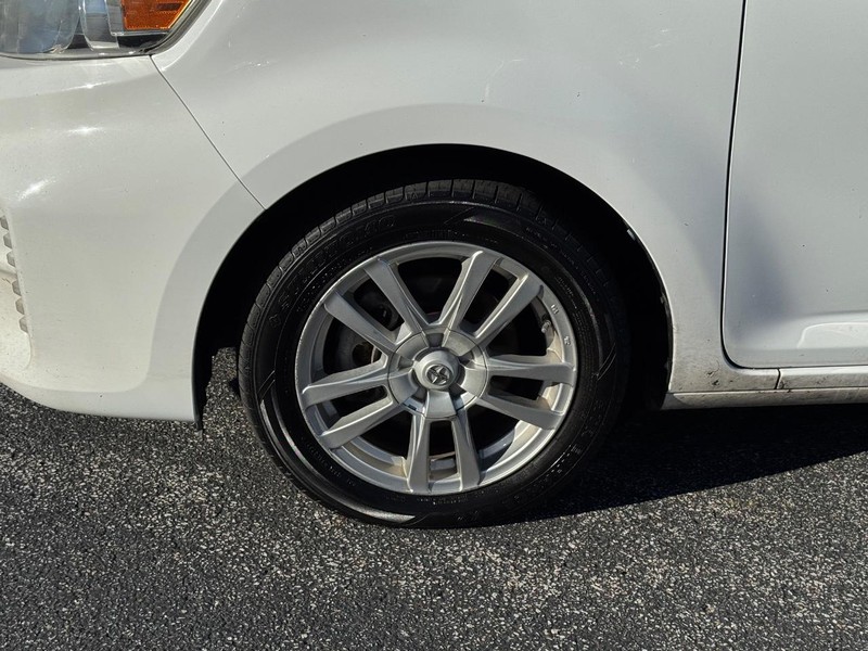 Scion xB Vehicle Full-screen Gallery Image 9