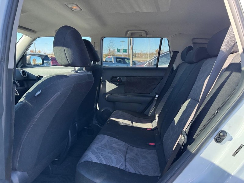Scion xB Vehicle Full-screen Gallery Image 10