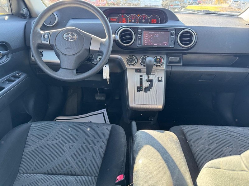 Scion xB Vehicle Full-screen Gallery Image 11