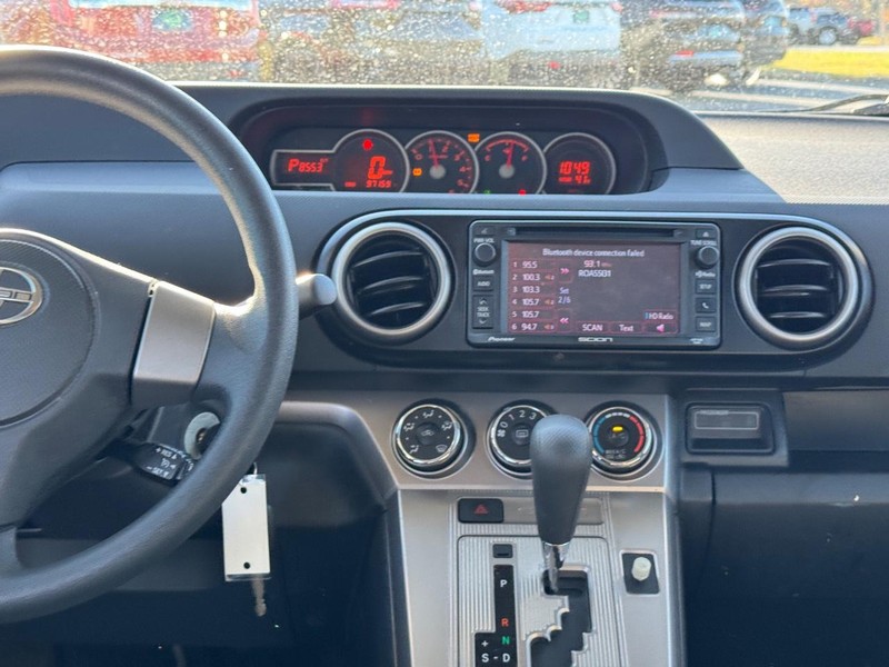 Scion xB Vehicle Full-screen Gallery Image 13