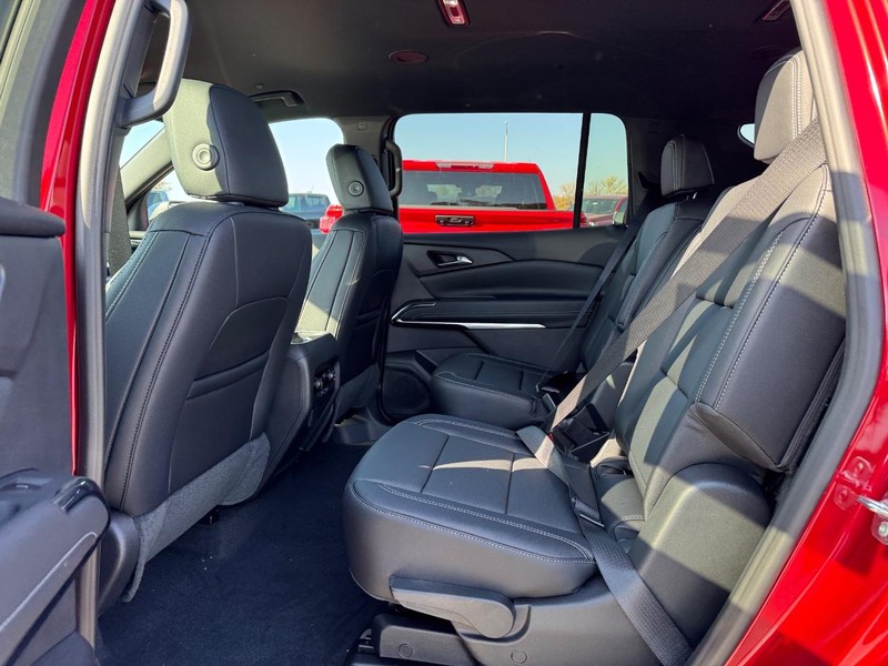 Chevrolet Traverse Vehicle Full-screen Gallery Image 5