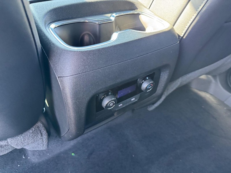 Chevrolet Traverse Vehicle Full-screen Gallery Image 6