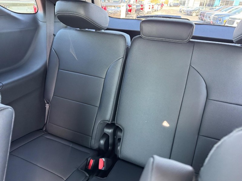 Chevrolet Traverse Vehicle Full-screen Gallery Image 7