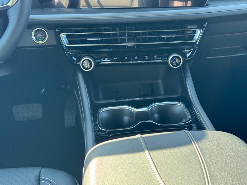 Chevrolet Traverse Vehicle Full-screen Gallery Image 11