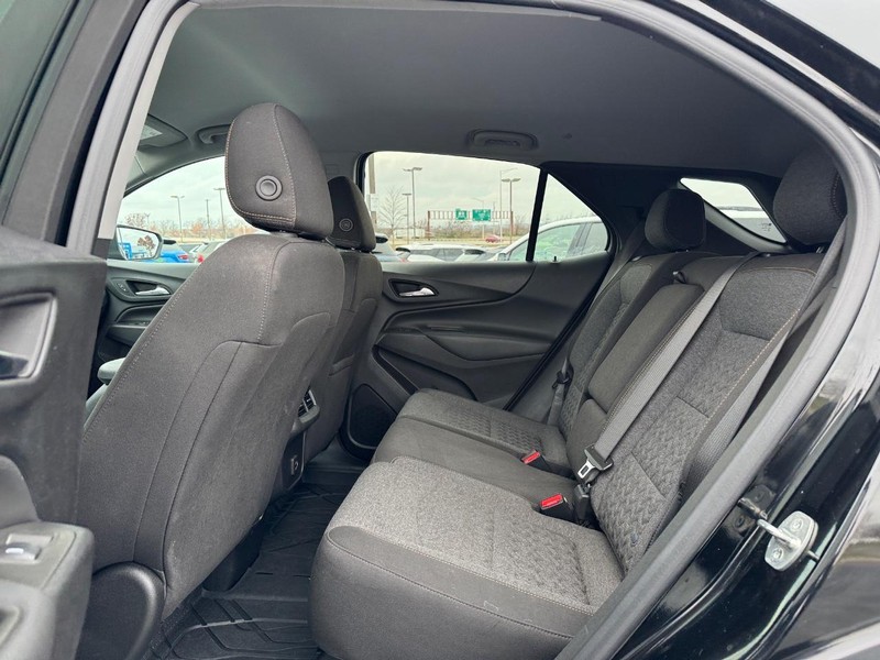 Chevrolet Equinox Vehicle Full-screen Gallery Image 10