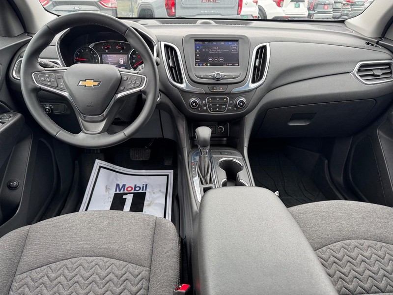 Chevrolet Equinox Vehicle Full-screen Gallery Image 11