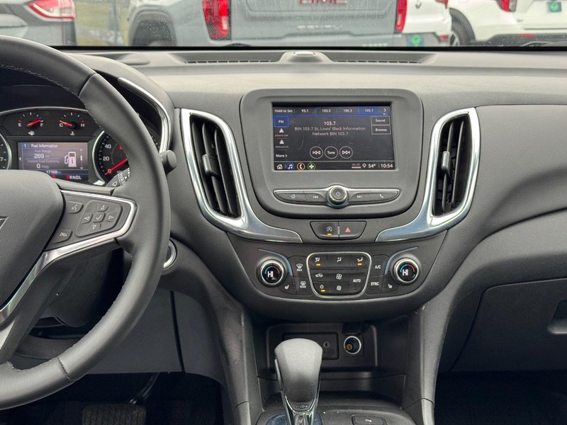 Chevrolet Equinox Vehicle Full-screen Gallery Image 13
