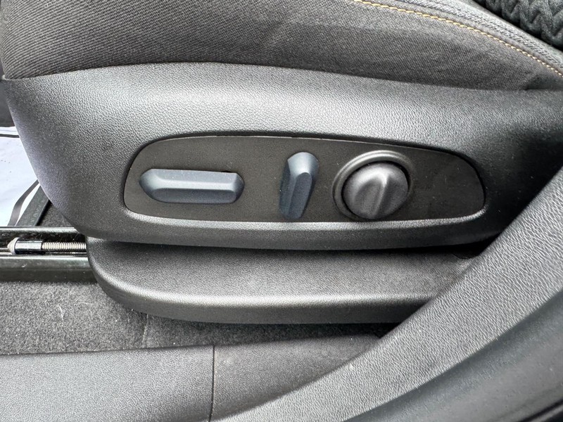 Chevrolet Equinox Vehicle Full-screen Gallery Image 15