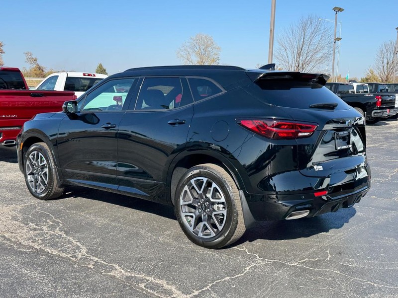 Chevrolet Blazer Vehicle Full-screen Gallery Image 3