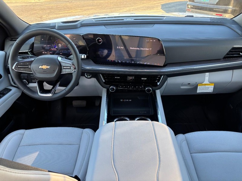 Chevrolet Suburban Vehicle Full-screen Gallery Image 7