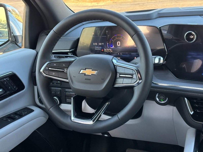 Chevrolet Suburban Vehicle Full-screen Gallery Image 8