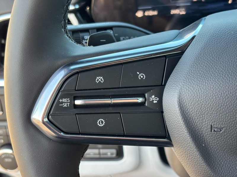 Chevrolet Suburban Vehicle Full-screen Gallery Image 13