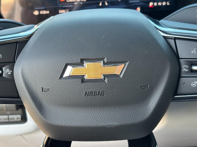 Chevrolet Suburban Vehicle Full-screen Gallery Image 14