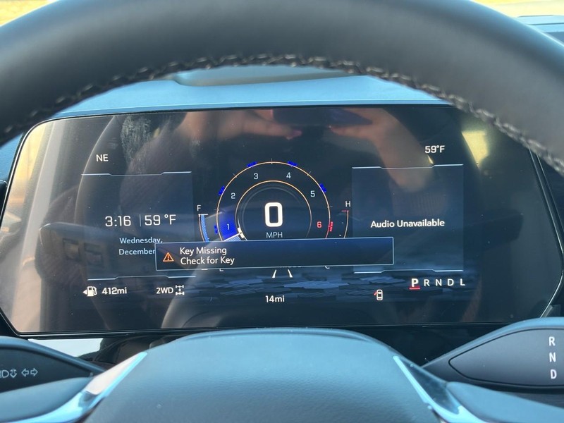 Chevrolet Suburban Vehicle Full-screen Gallery Image 16