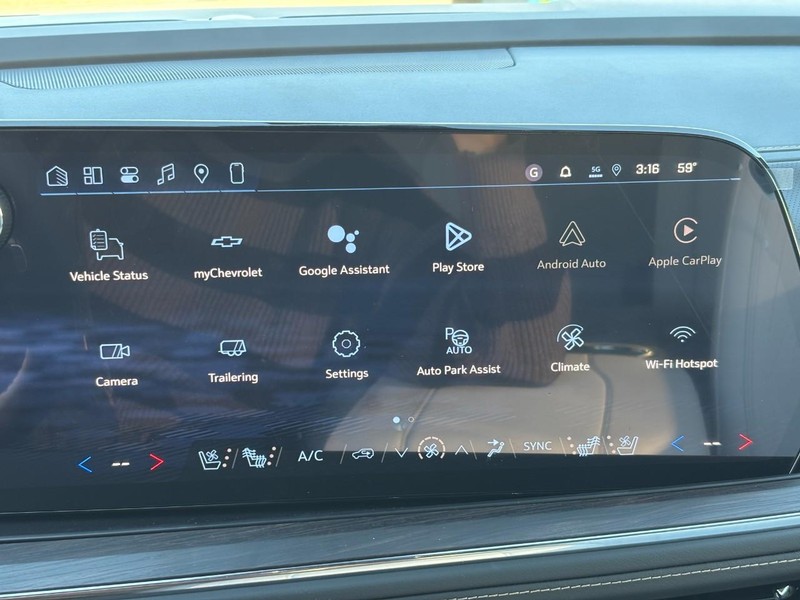 Chevrolet Suburban Vehicle Full-screen Gallery Image 17