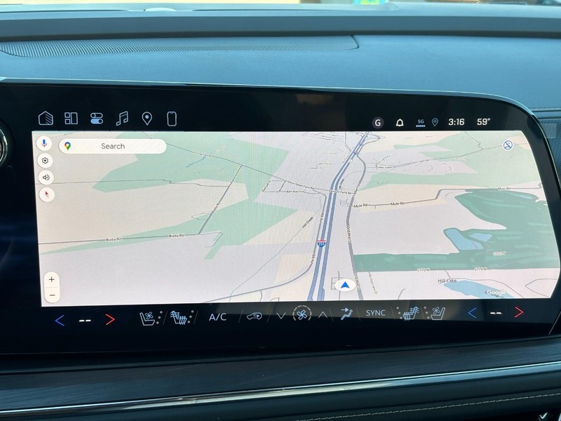 Chevrolet Suburban Vehicle Full-screen Gallery Image 18