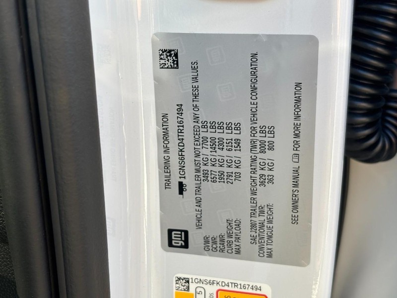 Chevrolet Suburban Vehicle Full-screen Gallery Image 22