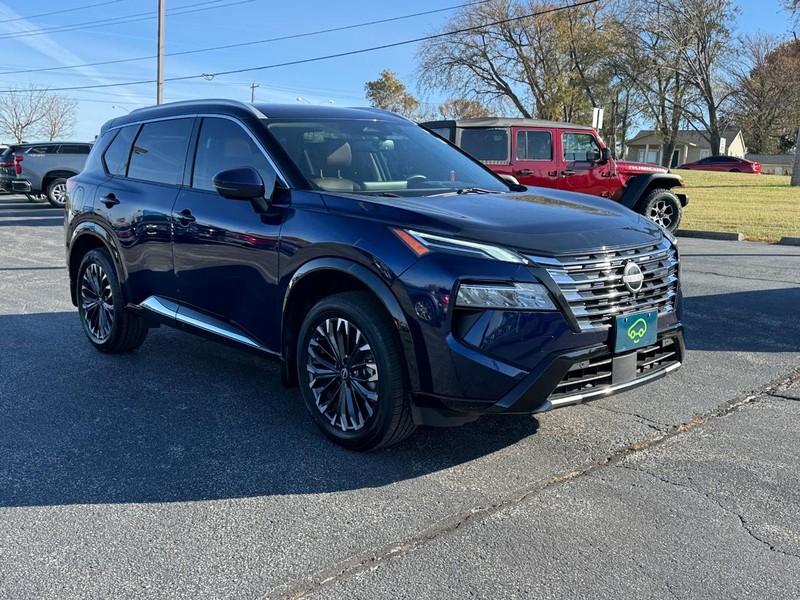 Nissan Rogue Vehicle Full-screen Gallery Image 7