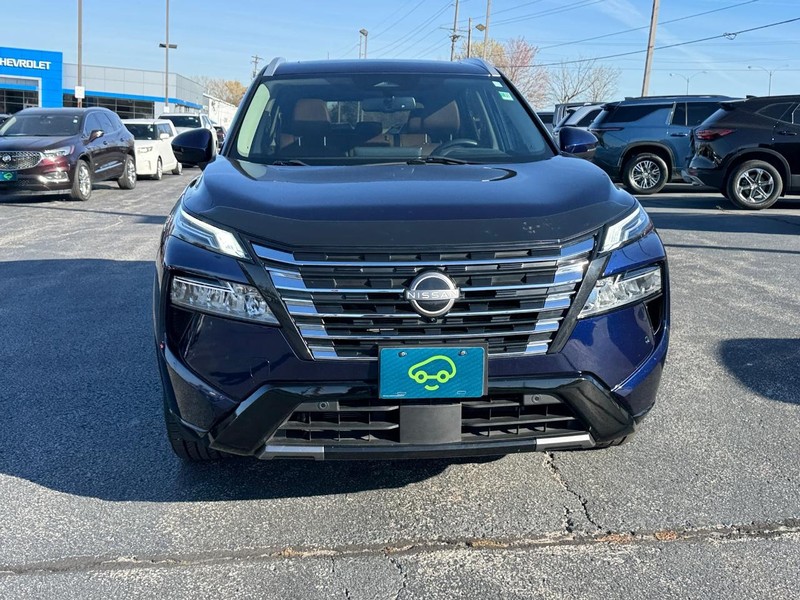 Nissan Rogue Vehicle Full-screen Gallery Image 8