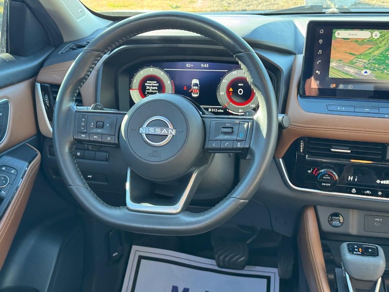 Nissan Rogue Vehicle Full-screen Gallery Image 13