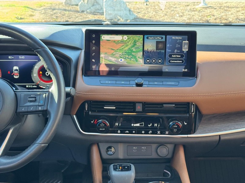 Nissan Rogue Vehicle Full-screen Gallery Image 14