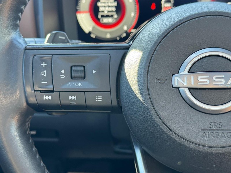 Nissan Rogue Vehicle Full-screen Gallery Image 20