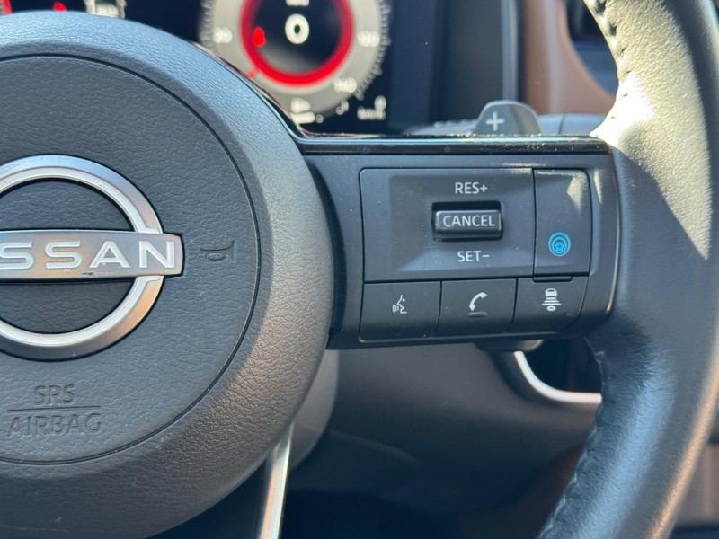 Nissan Rogue Vehicle Full-screen Gallery Image 21