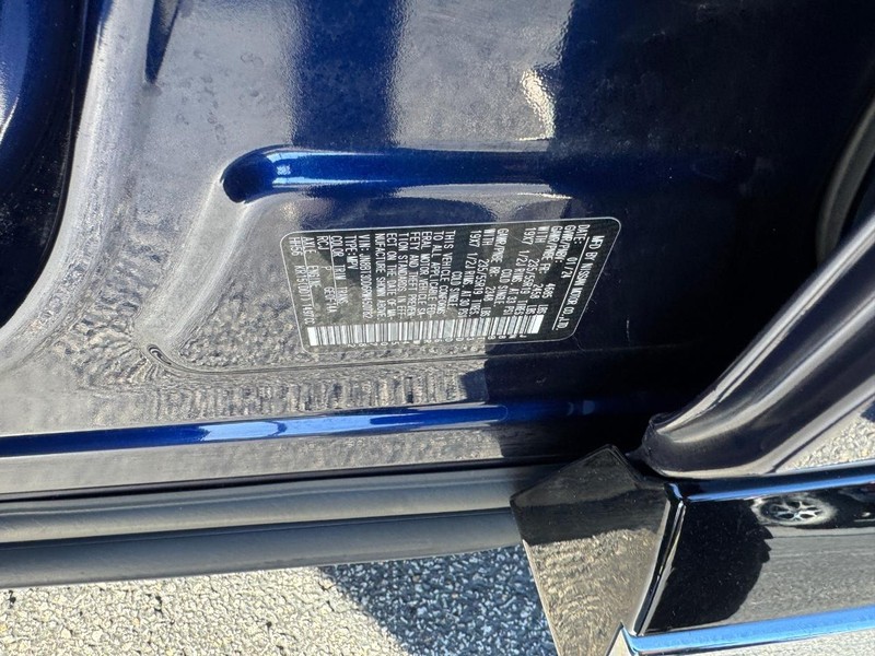 Nissan Rogue Vehicle Full-screen Gallery Image 27