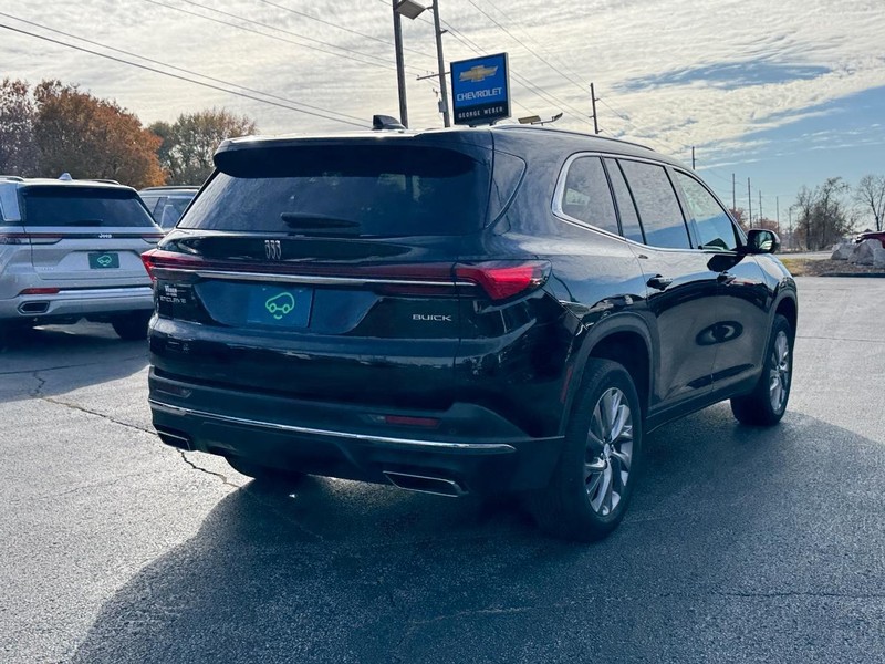 Buick Enclave Vehicle Full-screen Gallery Image 05