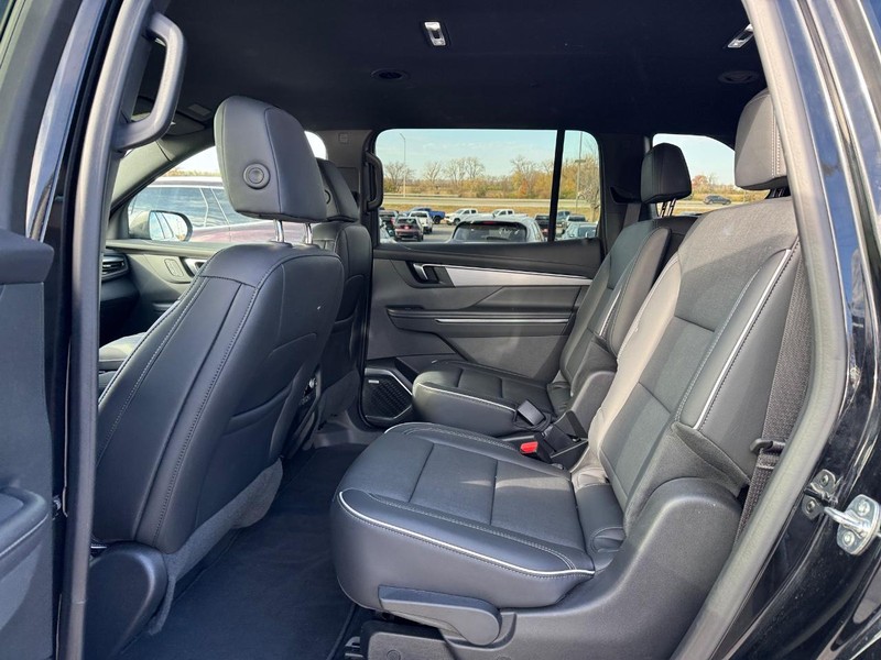 Buick Enclave Vehicle Full-screen Gallery Image 10