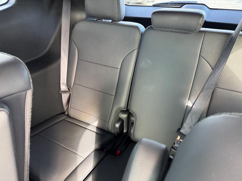 Buick Enclave Vehicle Full-screen Gallery Image 11