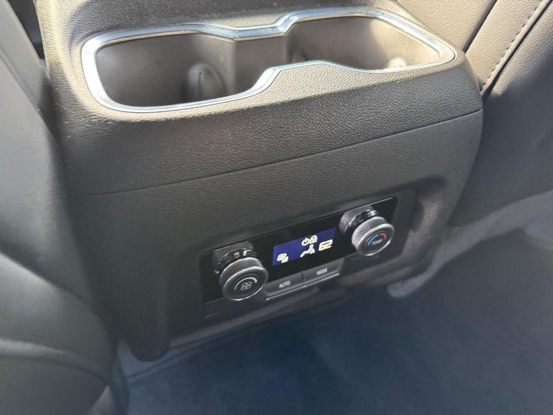 Buick Enclave Vehicle Full-screen Gallery Image 12