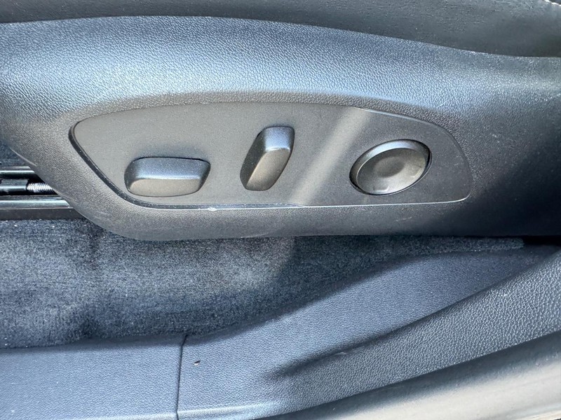 Buick Enclave Vehicle Full-screen Gallery Image 17