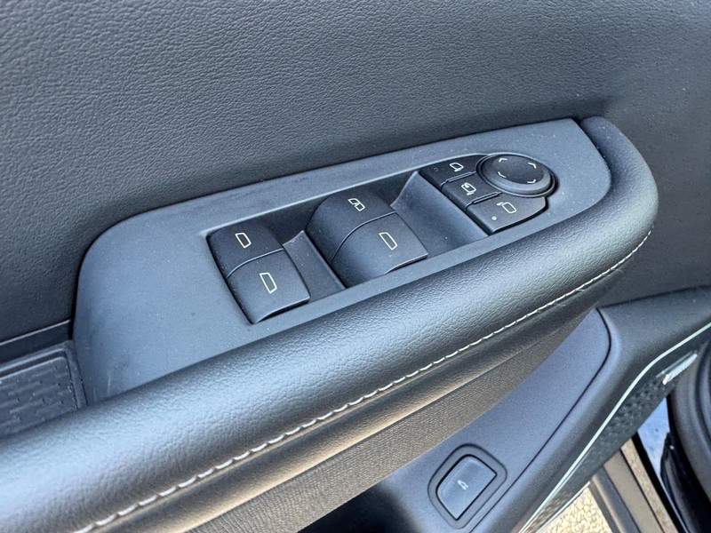 Buick Enclave Vehicle Full-screen Gallery Image 18