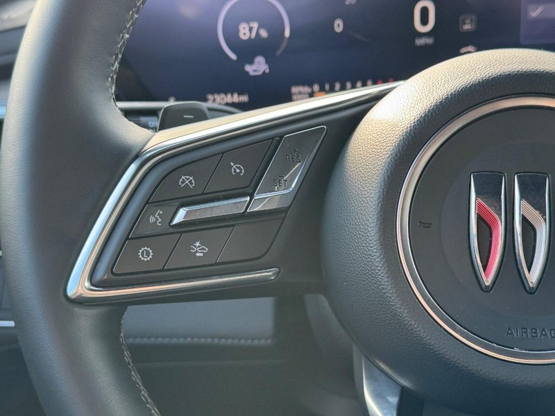 Buick Enclave Vehicle Full-screen Gallery Image 20