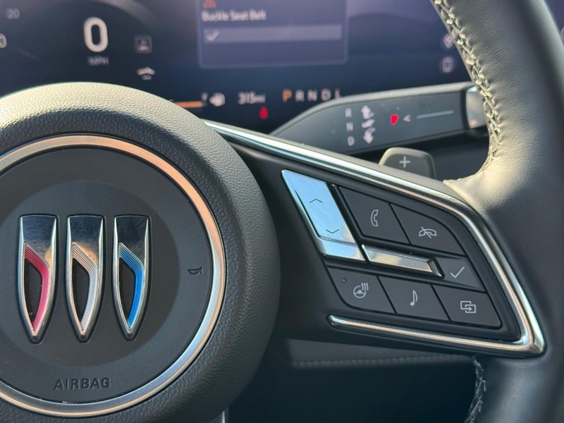 Buick Enclave Vehicle Full-screen Gallery Image 21