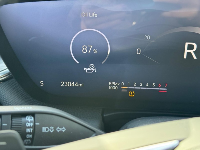 Buick Enclave Vehicle Full-screen Gallery Image 24